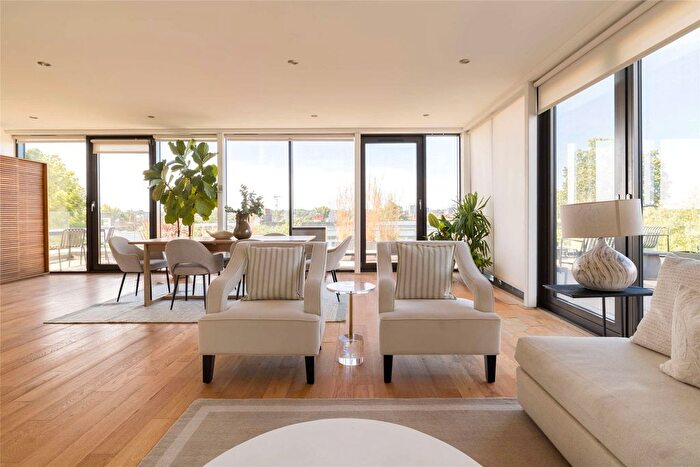 3 Bedroom Flat To Rent In Elgin Avenue, London, W9