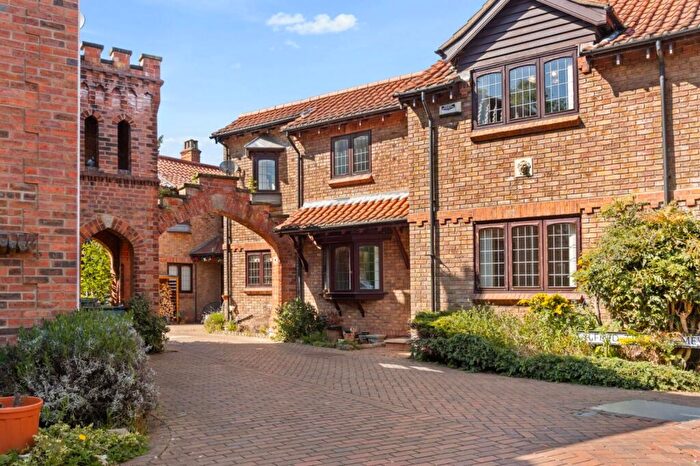 2 Bedroom Town House For Sale In Alfred Terrace Mews, Grimsby, N.E.Lincolnshire, DN32