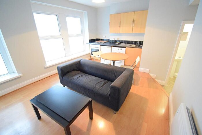 1 Bedroom Flat To Rent In Penarth Road, Cardiff, CF10