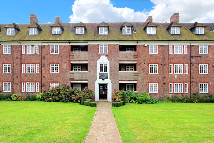 2 Bedroom Flat For Sale In Lyttelton Road, London, N2