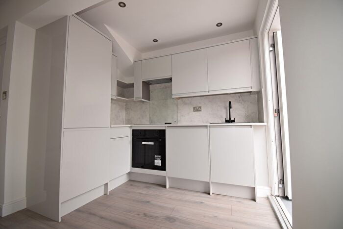 4 Bedroom Terraced House To Rent In Hawkes Road, Mitcham, CR4