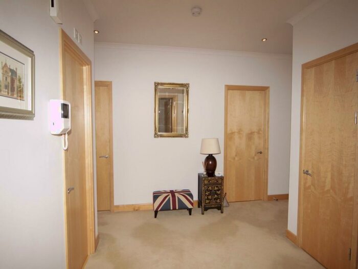 3 Bedroom Flat To Rent In Beehive Yard, Bath, BA1