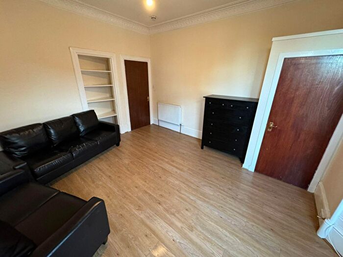 2 Bedroom Flat To Rent In B, Perth Road, Dundee, DD2