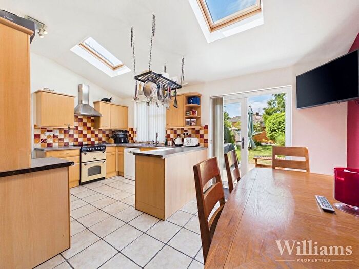 3 Bedroom Semi-Detached House For Sale In Walton Way, Aylesbury, HP21