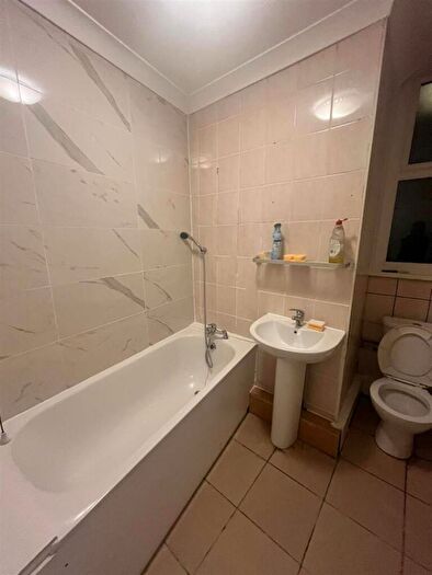 2 Bedroom Apartment To Rent In Albert Road, Leyton, E10