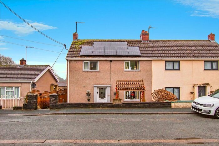 2 Bedroom Semi-Detached House For Sale In Maesydderwen Estate, Cwmdyfran, Bronwydd Arms, Carmarthen, SA33