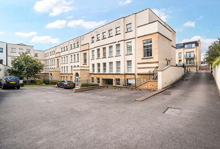 2 Bedroom Flat For Sale In Victoria Bridge Road, Bath, Somerset, BA1