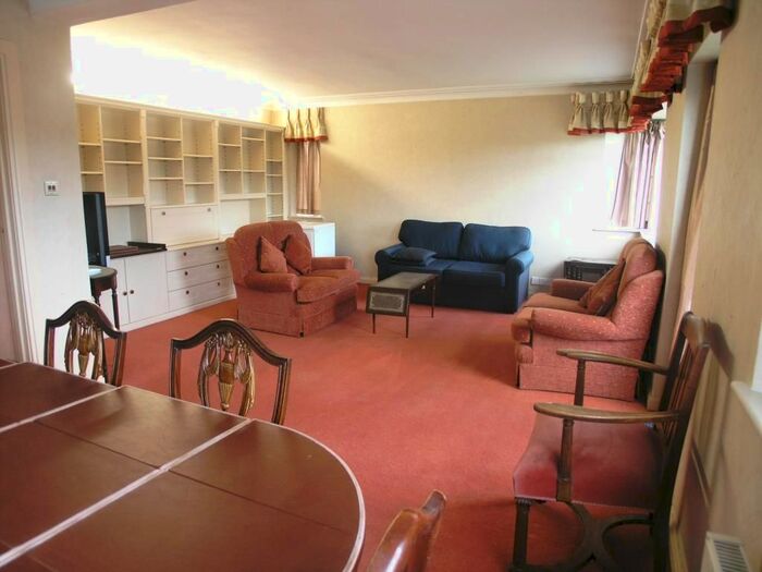 3 Bedroom Flat To Rent In Courtney House, Mulberry Close, NW4