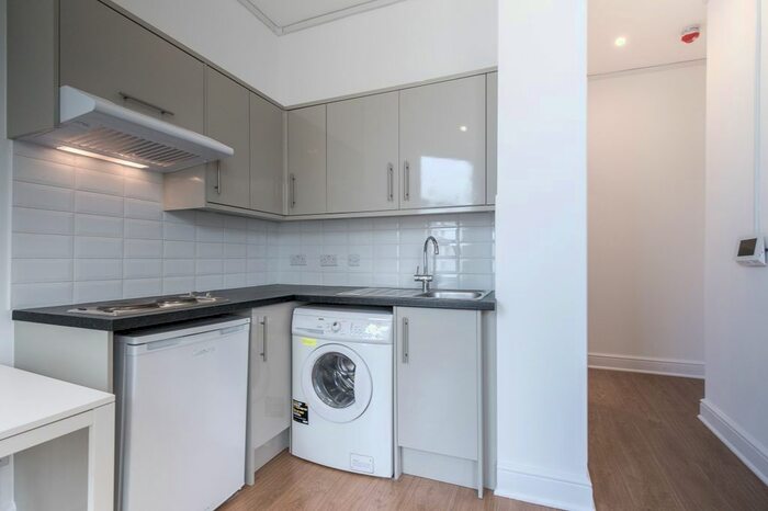 Studio To Rent In Fordwych Road, London, NW2