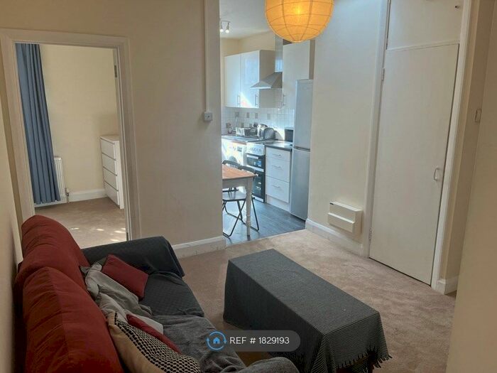 2 Bedroom Flat To Rent In Uxbridge Road, London, W12