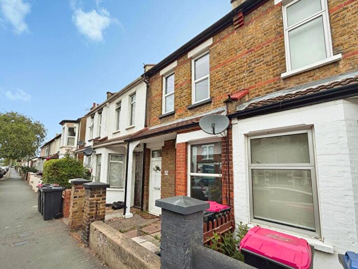 2 Bedroom Terraced House For Sale In North Avenue, Southend-on-Sea, Essex, SS2