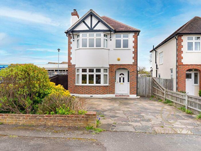 4 Bedroom Detached House To Rent In Cuddington Avenue Worcester Park, KT4