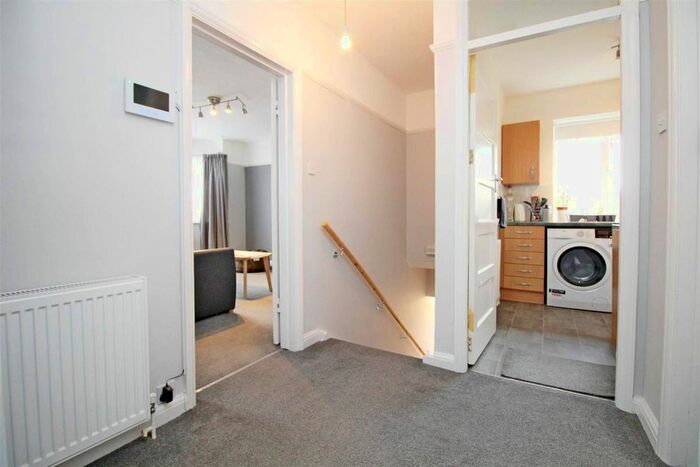 2 Bedroom Flat To Rent In Springfield Close, Stanmore, HA7