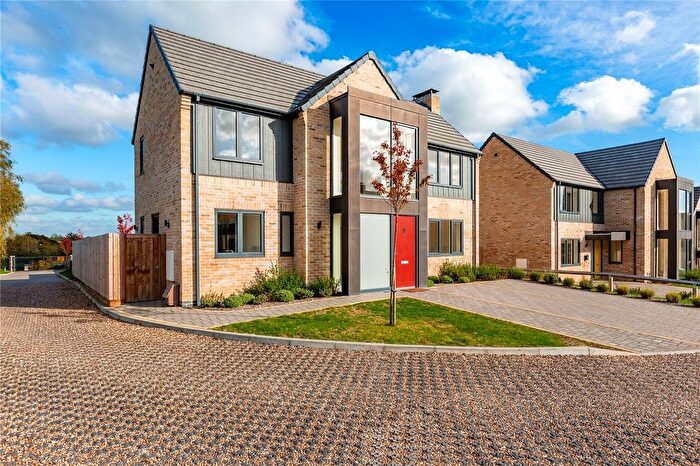 4 Bedroom Detached House For Sale In Woodlands Grove, Stapleford Abbotts, Romford, Essex, RM4