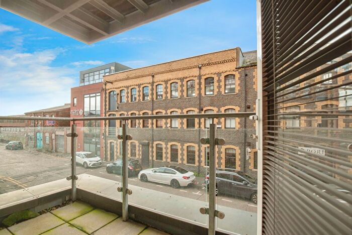2 Bedroom Flat For Sale In Trade Street, Butetown, Cardiff, CF10