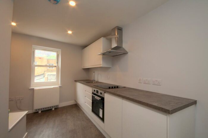 Studio To Rent In King Street Maidenhead Berkshire, SL6