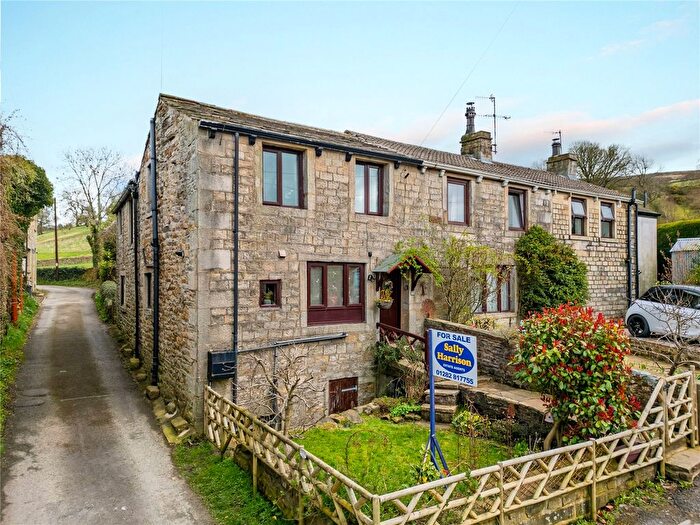 3 Bedroom Semi Detached House For Sale In Dotcliffe Road, Kelbrook, Barnoldswick, Lancashire, BB18