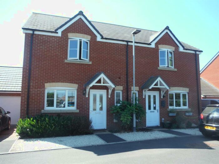 3 Bedroom Semi-Detached House To Rent In Elm Tree Close, Devizes, SN10