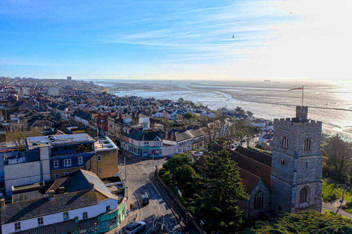 2 Bedroom Flat To Rent In Leigh Park Road, Leigh-on-sea, SS9