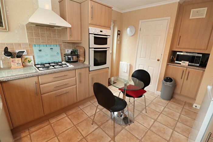 2 Bedroom Detached Bungalow For Sale In Ravensbank, Rushden, NN10