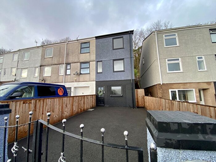 2 Bedroom End Terrace House For Sale In Hillrise Park, Clydach, Swansea, City And County Of Swansea., SA6