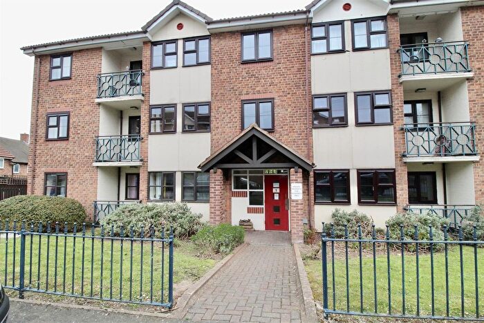 3 Bedroom Flat For Sale In Palmers Grove, Birmingham, B36