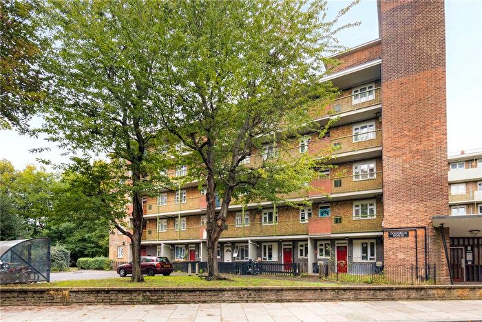 3 Bedroom Flat To Rent In Goodrich House, Sewardstone Road, Bethnal Green, London, E2