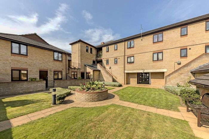 1 Bedroom Flat To Rent In Hardman Road, Kingston Upon Thames, KT2