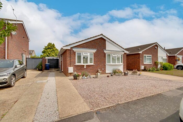 2 Bedroom Detached Bungalow For Sale In Rookery Place, Fenstanton, Cambridgeshire, PE28