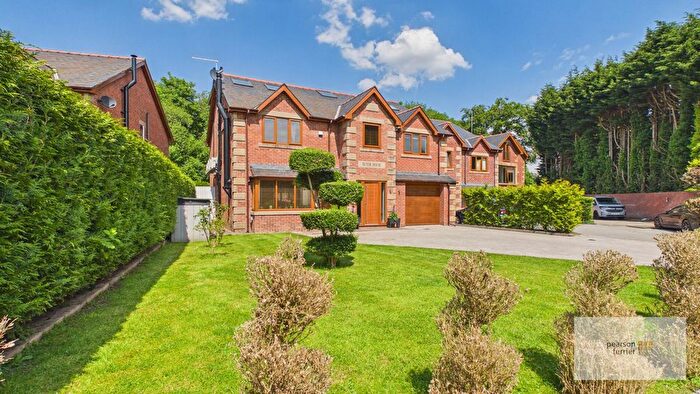 5 Bedroom Detached House For Sale In Manor Gardens, Bury, BL9