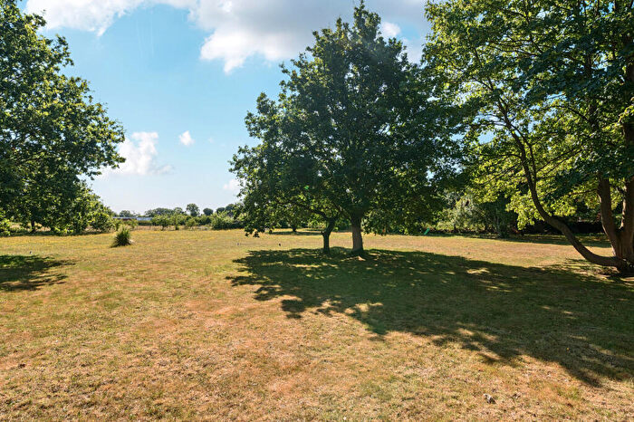 2 Bedroom Flat For Sale In Sherriff Close, Esher, KT10