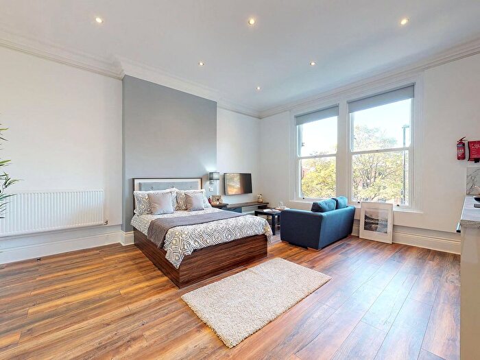 Studio To Rent In Apt, Clarendon Road #, LS2