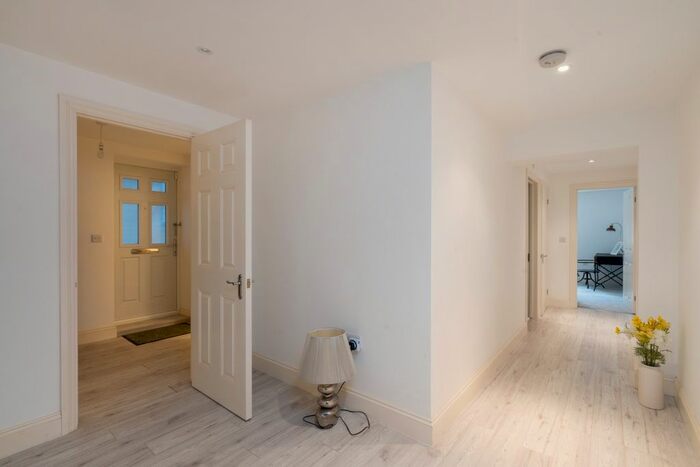 2 Bedroom Maisonette To Rent In High Street, Godstone, RH9