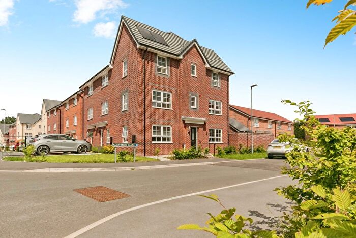 4 Bedroom Town House For Sale In Sunnyside Close, Macclesfield, Cheshire, SK11