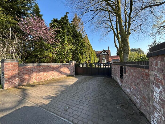 4 Bedroom Semi-Detached House To Rent In Pepper Street, Snelson, Macclesfield, SK11