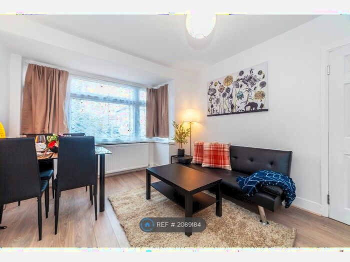 2 Bedroom Flat To Rent In Bowood Road, Enfield, EN3