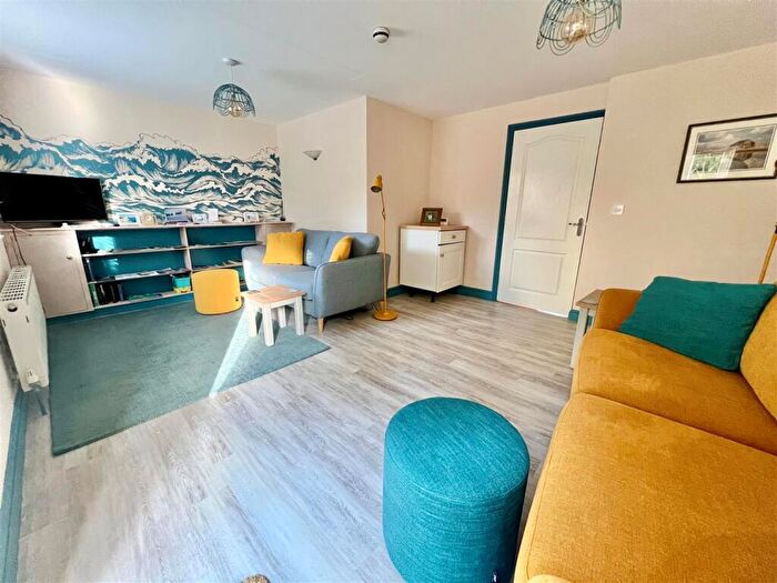 2 Bedroom Flat For Sale In Freshwater Bay, Isle Of Wight, PO40