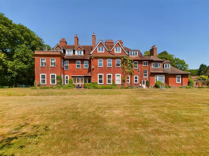 2 Bedroom Flat To Rent In Netley Hill Estate, Southampton, SO19