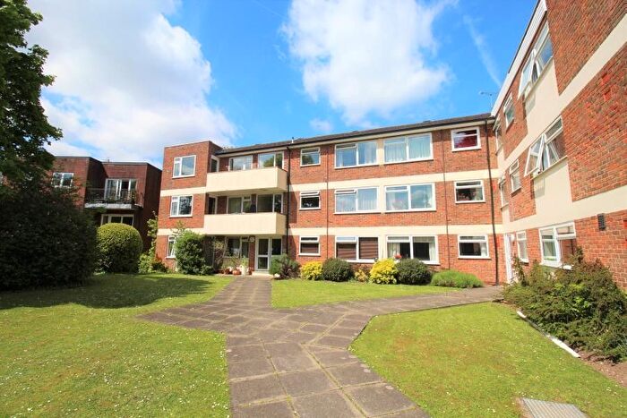 2 Bedroom Flat To Rent In Warren Road, Guildford, GU1