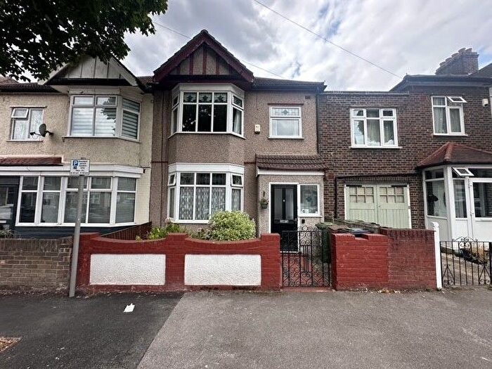 3 Bedroom Terraced House For Sale In Woodlands Avenue, Chadwell Heath, RM6