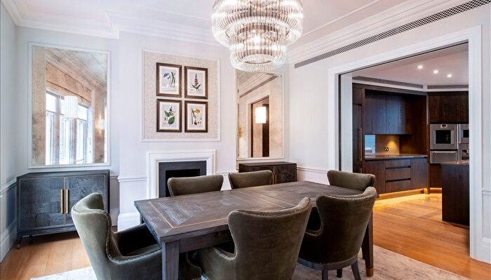 3 Bedroom Flat To Rent In Duke Street, Mayfair, W1K