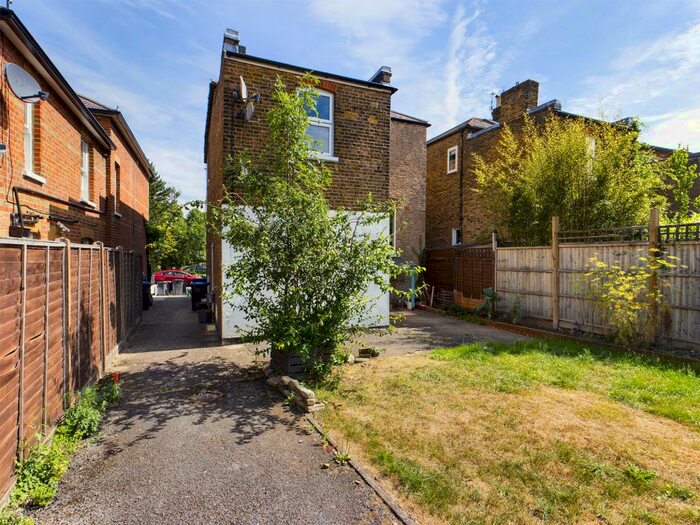 2 Bedroom Apartment To Rent In Surrey, KT16