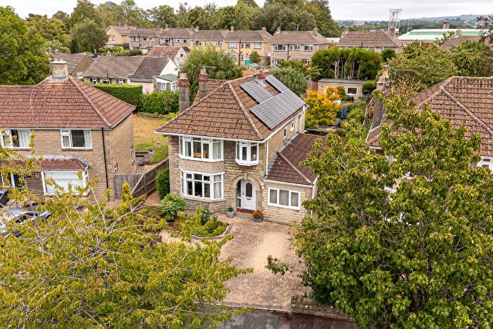 4 Bedroom Detached House For Sale In Bellefield Crescent, Trowbridge, BA14