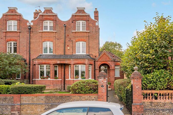 2 Bedroom Flat To Rent In St Johns Avenue, Putney, London, SW15