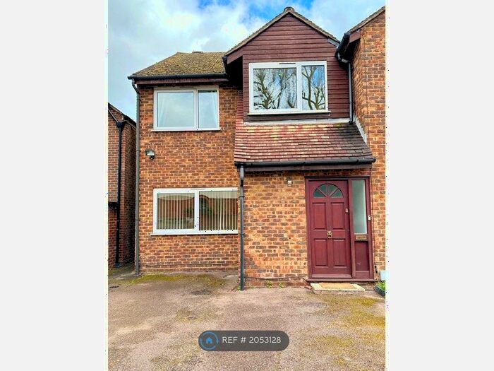 4 Bedroom Semi-Detached House To Rent In Kingston Road, Romford, RM1