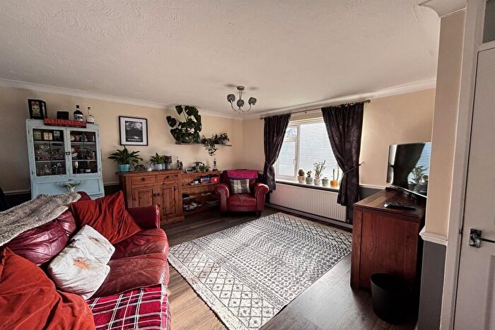 3 Bedroom Terraced House To Rent In Bedroom Terraced House In Southend On Sea, SS2