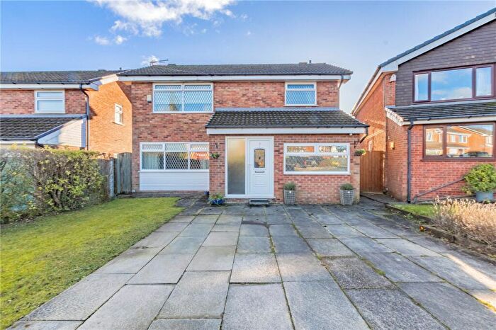 4 Bedroom Detached House To Rent In Wroxham Close, Bury, Greater Manchester, BL8