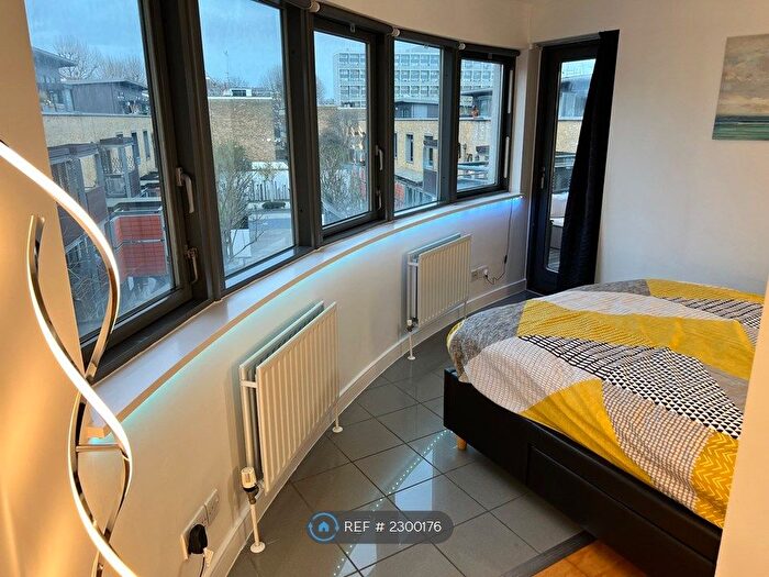 2 Bedroom Flat To Rent In Chronos Building, Whitechapel London, E1