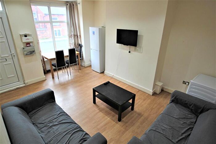 5 Bedroom Terraced House To Rent In Royal Park Terrace, Hyde Park, Leeds, LS6