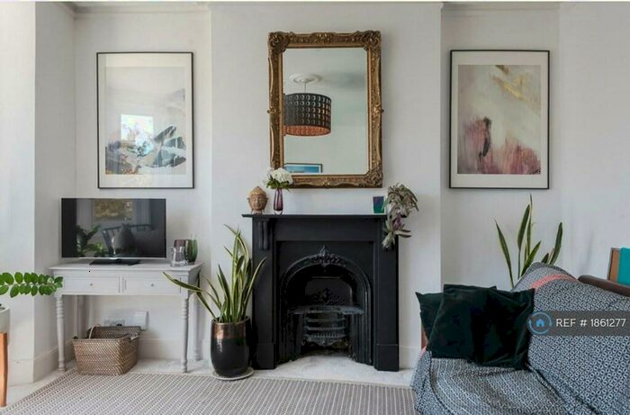 2 Bedroom Flat To Rent In East Dulwich, London, SE22